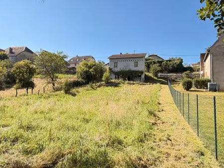 construction de 1985 à réhabiliter sur terrain de 950 m2