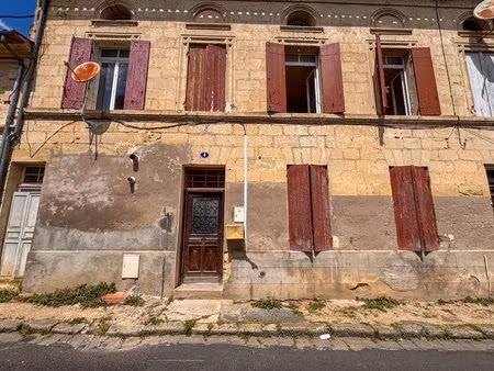 castillon la bataille : maison de ville en pierre à rénover