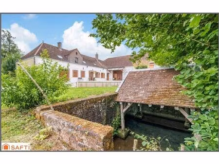 ancien moulin avec étang et son cours d'eau