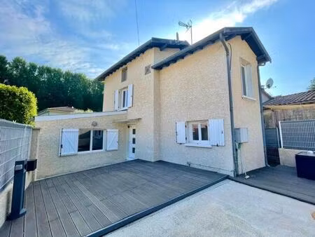 maison de type 4 avec extérieur et garage