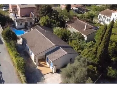 maison individuelle de plain-pied avec piscine et logement indépendant –proche castelnauda