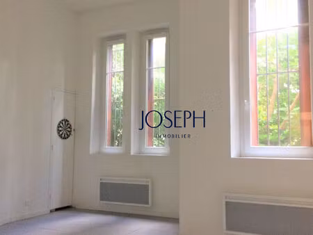 chalets - agréable t2 rénové en rez-de-chaussée d'un petit immeuble.