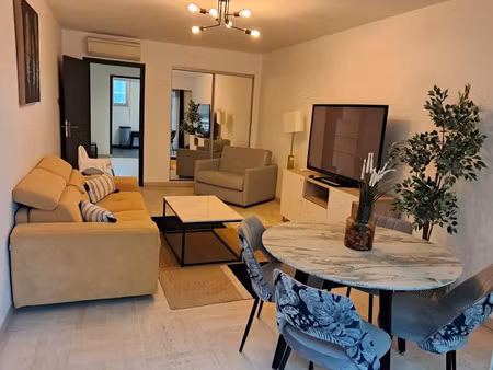 location meublée appartement 2 pièces 58 m² à antibes (06600)  1 400 €