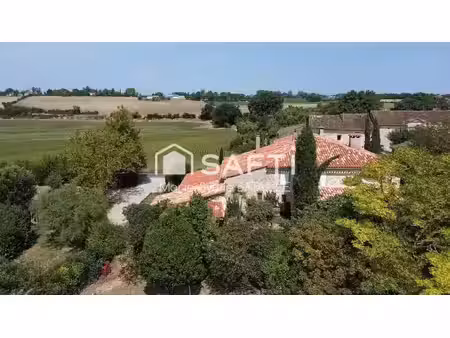 propriété avec bâtisse en pierre et chalet en bois sur 1ha de terrain