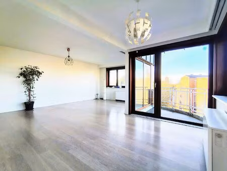appartement à louer avec terrasse et 3 chambres   woluwe-saint-lambert (vbe41544)