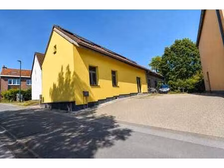 maison rénovée avec jardin au cœur de hoeilaart