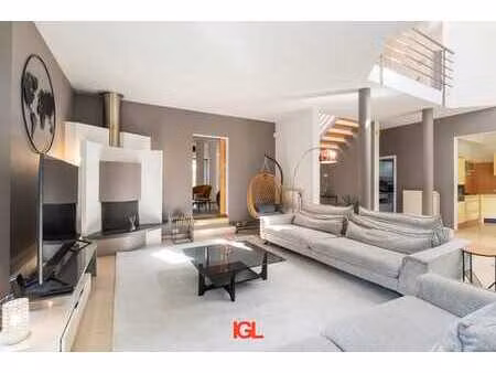 villa luxueuse dans quartier residentiel à louer