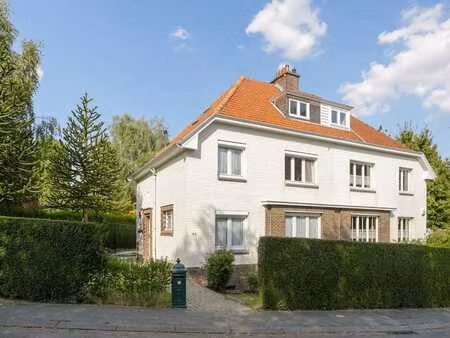 à louer : maison 3 façades à sint-stevens-woluwe
