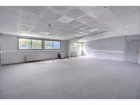 location bureau 3 pièces 86 m² à achères (78260)