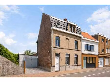 maison à rénover avec 3 chambres et jardin !