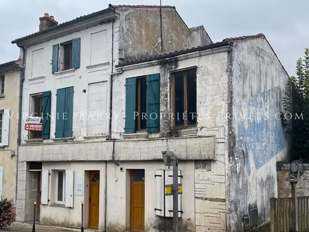 immeuble compose de 4 appartements et 1 maison avec jardin