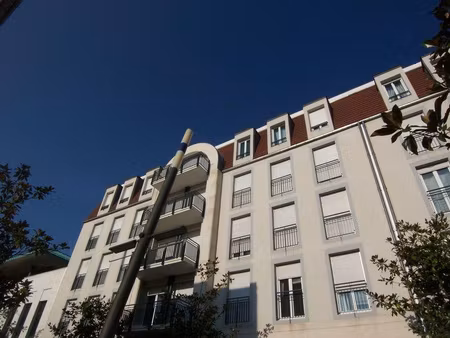 a louer - t1 bis meuble en plein coeur de ville - residence