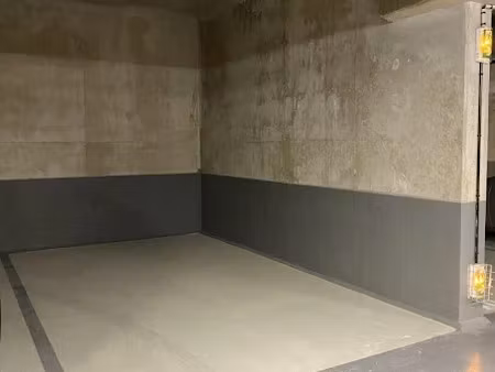 location parking 14 m² à asnieres-sur-seine (92600)  84 €