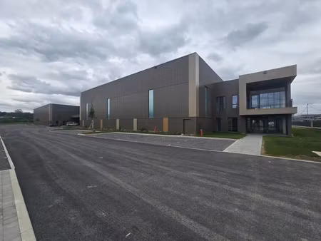 location local industriel 5800 m² à croissy-beaubourg (77183)