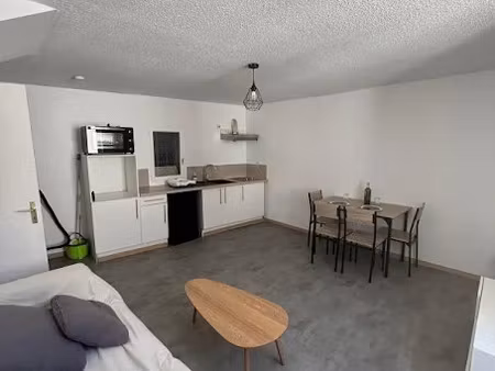 location meublée appartement 3 pièces 56 m² à carpentras (84200)  570 €