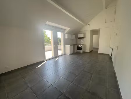 location appartement 2 pièces 40 m² à saint-germain-lès-arpajon (91180)  900 €