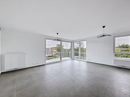 appartement à louer avec terrasse et 2 chambres   tournai (vbe41561)