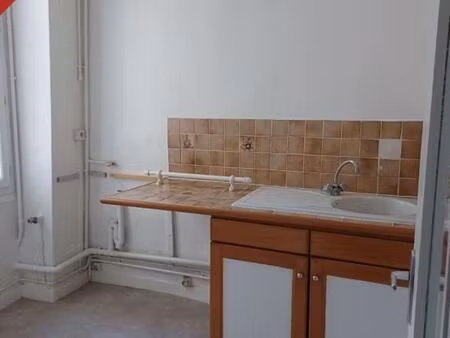 deux pièces sur rue principale