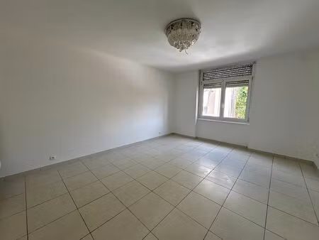 à louer ? grand f4 rénové de 92 5 m² avec parking ? forbach centre