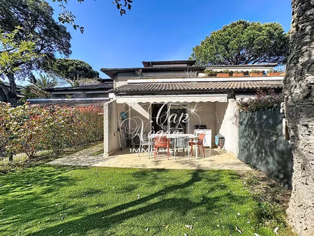 appartement type 2 pièces + cabine avec jardin situé à quelques pas de la plage de cavaliè