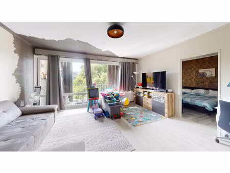 appartement 2 pièces rénové avec vue sur parc - résidence pierrefontaine