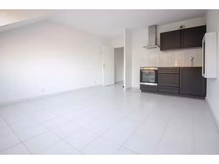 location appartement 1 pièce 26 m² à osny (95520)  684 €