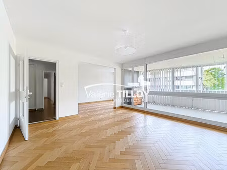 appartement 5 pièces de 102 m² avec loggia  parking couvert et cave proche métro triangle 