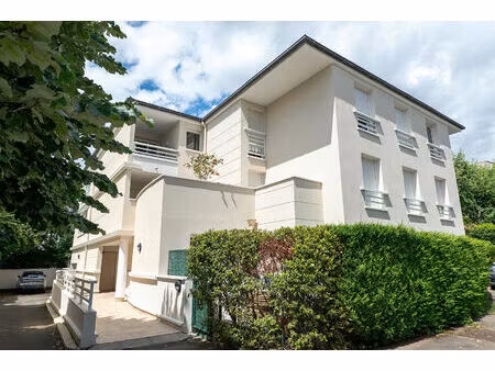 proche ancienne mairie  4 p 85 m2  entièrement refait en 2021  parking  ascenseur  grand b
