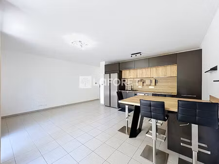appartement meublé 3 pièces de 60 30m² à savigny le temple + 2 places de parking en sous-s