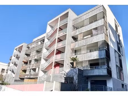 t3 recent avec balcon et parking