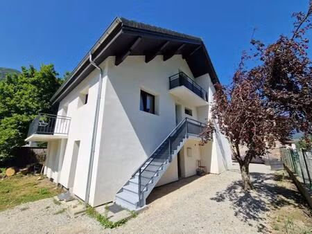 maison rénovée et isolée par l'extérieur avec grange (permis accordé)