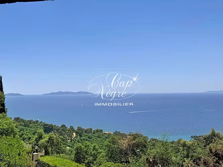 villa provençale disposant d'une magnifique vue sur la mer