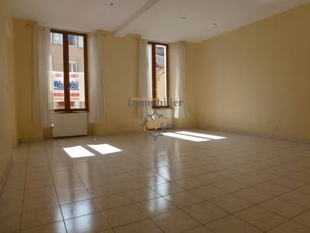 appartement 4 pièces en 1er étage avec ascenseur
