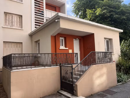 rare ! appartement t2 rénové à louer secteur gratte ciel