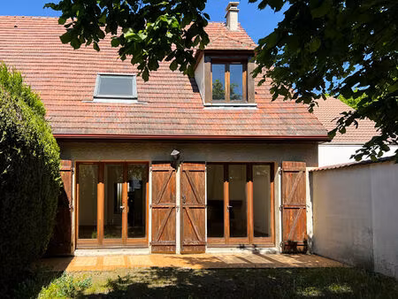 charmante maison 5 pièces à vendre au mesnil-le-roi - rare sur le marché !