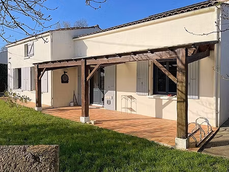 maison en pierre 188 m² - terrain 9 000 m²  piscine  5 chambres  garage  dépendances