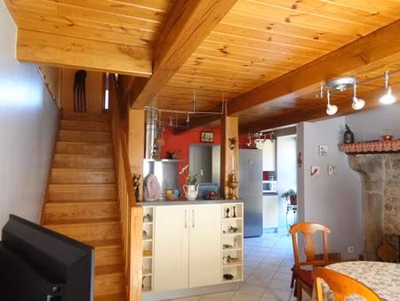 beurieres (63)  maison de 107 m2  3 chambres sur 419 m2 de terrain