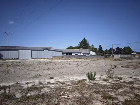 local avec terrain 2 700m2