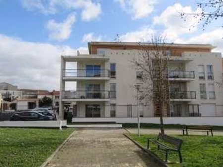 location garage box et parking à la roche-sur-yon (85000) : à louer / la roche-sur-yon