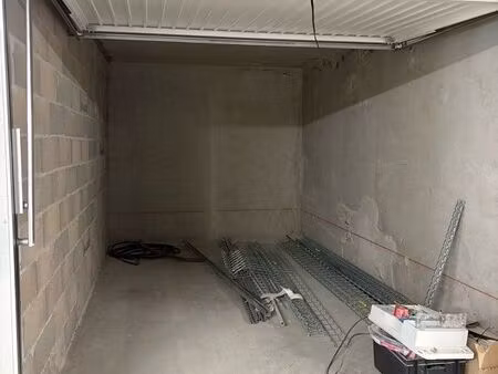garage box fermé dans résidence sécurisée gilly/isère