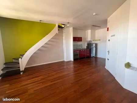 à louer – t2 duplex à chantenay – 39 m² loi carrez / 52 m² au sol
