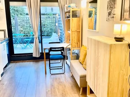 joli studio avec terrasse et parking