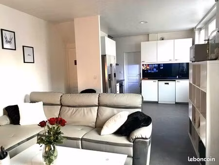 maison de 65m2 entièrement rénovée proche commerce  gare et a15