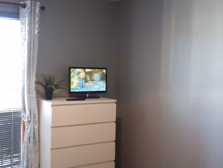 studio meublé 17 m² – centre-ville du neubourg – parking privé