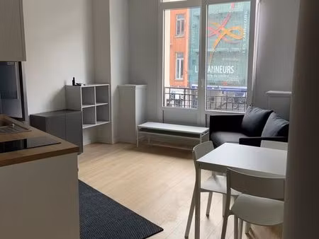 particulier loue t2 entièrement meublé 65 rue du molinel à lille