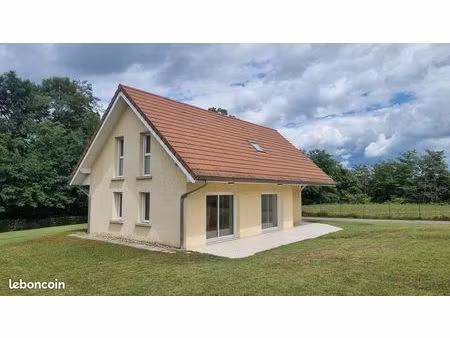 ? villa à louer – 4 chambres  120 m² sur 900 m² de terrain – saint didier de la tour (3811