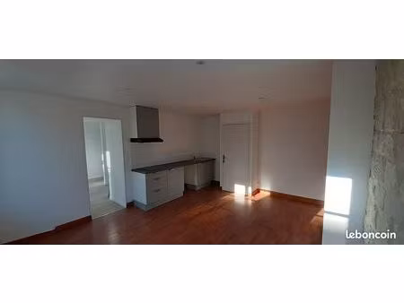 t2 44 m2 vide plein coeur de ville proche uco dispo mi aout