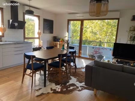 t3 meublé lumineux de 61 m² avec balcon et garage – saint-jacques-de-la-lande