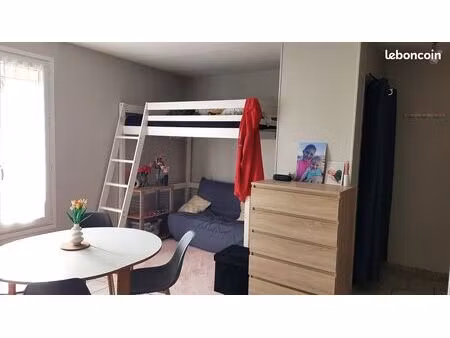 appartement nu réservé étudiant(e)