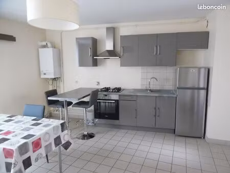 location studio uniquement pour( étudiants étudiantes )